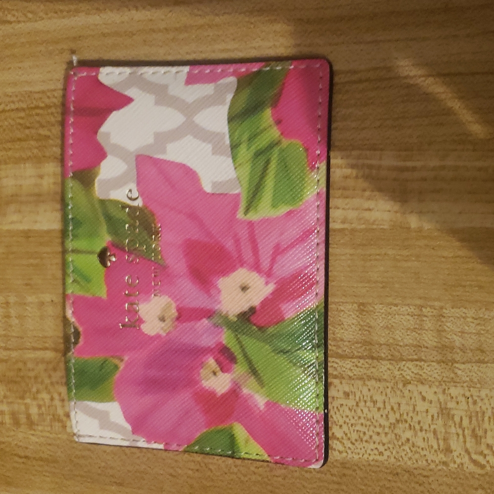 Kate Spade card holder, perfect condition. Excellent price on this,